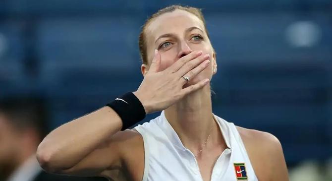 科维托娃在独行侠比赛中战术调整，重要助攻引发热议！比赛高潮迭起