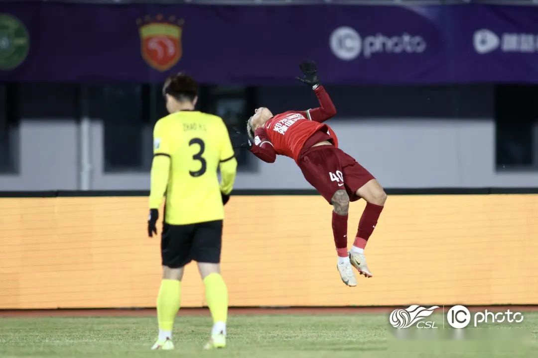 武汉三镇迎法甲关键赛；赛前豪取连胜；媒体盛赞；心理建设被强调的简单介绍