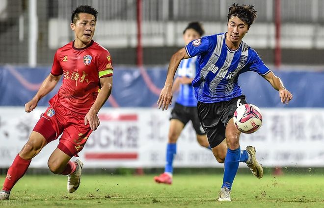 武汉三镇迎法甲关键赛；赛前豪取连胜；媒体盛赞；心理建设被强调的简单介绍